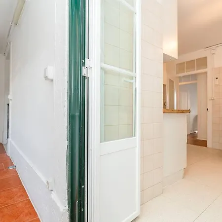 Portuguese Inspired Deco, Downtown Flat For 6 Lisbon