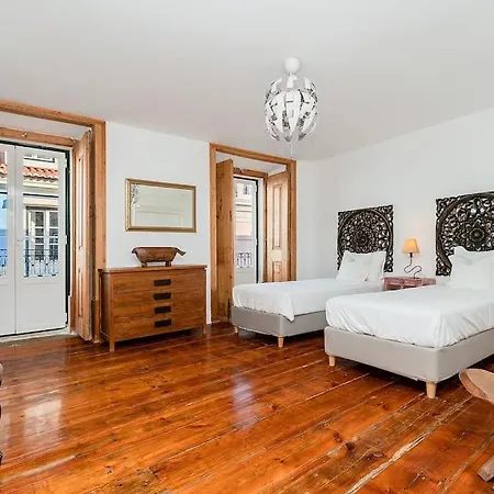 Apartment Portuguese Inspired Deco, Downtown Flat For 6