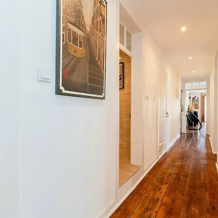 Portuguese Inspired Deco, Downtown Flat For 6 *
