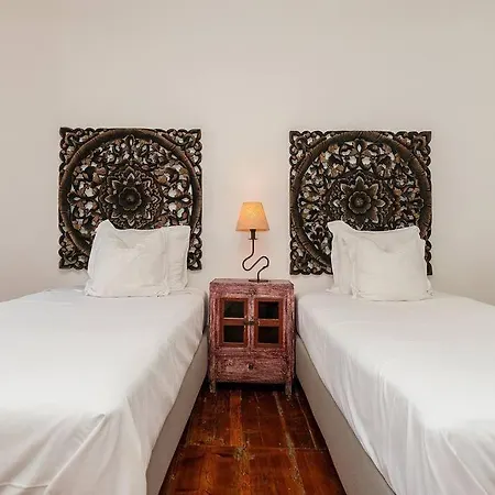 Apartment Portuguese Inspired Deco, Downtown Flat For 6