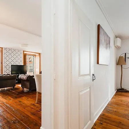 Apartment Portuguese Inspired Deco, Downtown Flat For 6 *