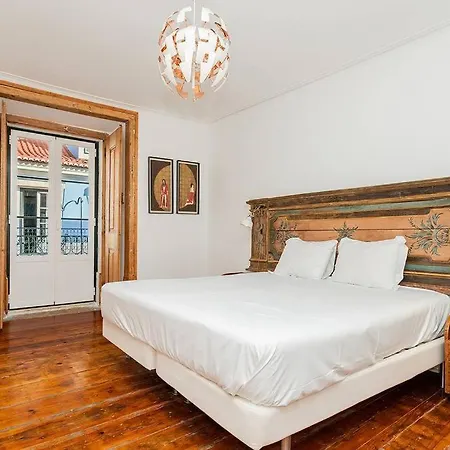 Portuguese Inspired Deco, Downtown Flat For 6