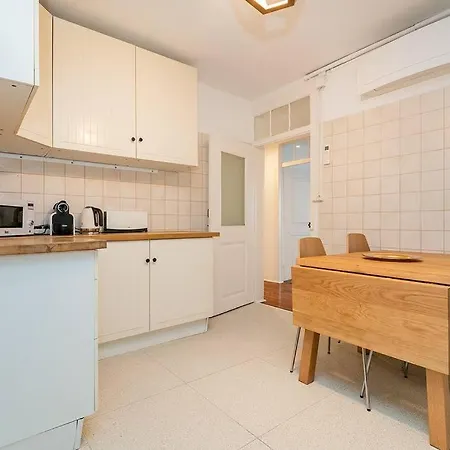 Portuguese Inspired Deco, Downtown Flat For 6 * Lisboa