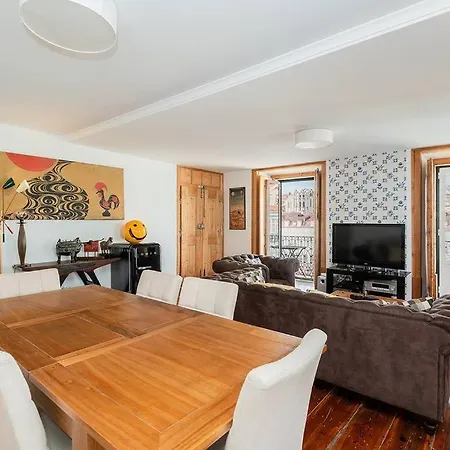 Portuguese Inspired Deco, Downtown Flat For 6 Apartment *