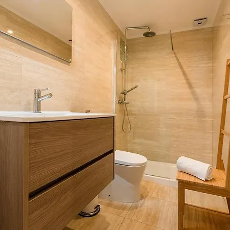 Portuguese Inspired Deco, Downtown Flat For 6 Lisbon